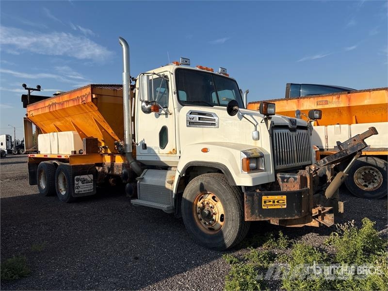 Western Star 4700SF 6x4 Spreader Truck (Inoperable) مركبات الأغراض العامة