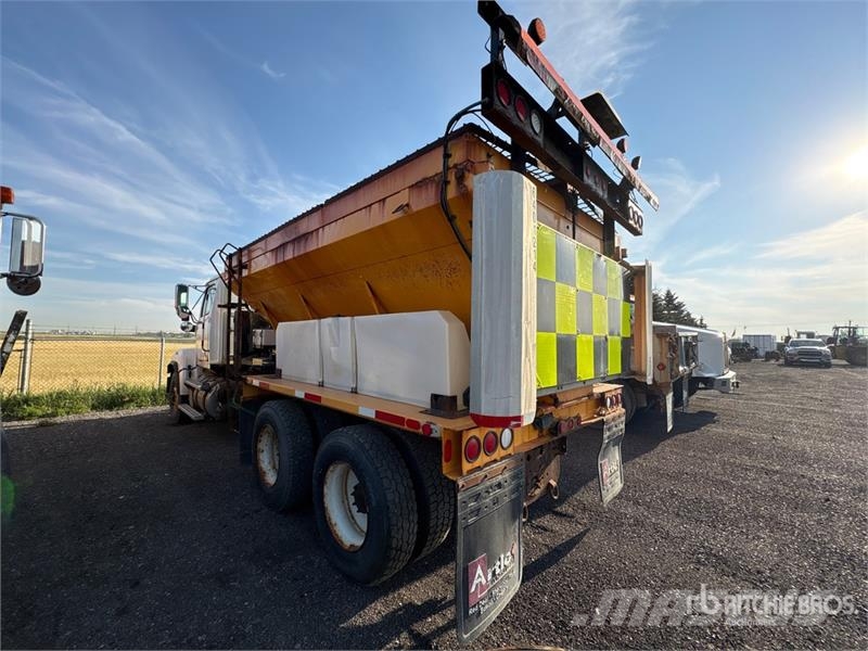 Western Star 4700SF 6x4 Spreader Truck (Inoperable) مركبات الأغراض العامة
