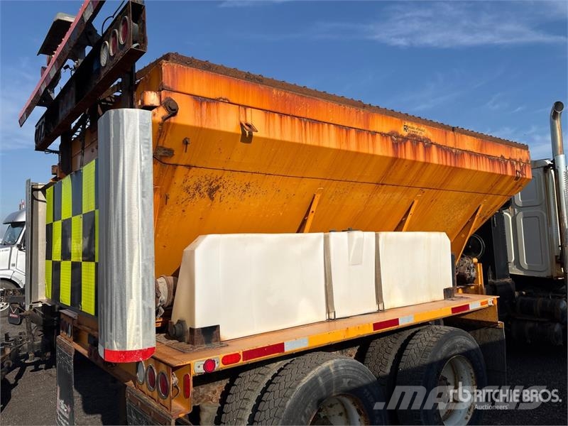 Western Star 4700SF 6x4 Spreader Truck (Inoperable) مركبات الأغراض العامة