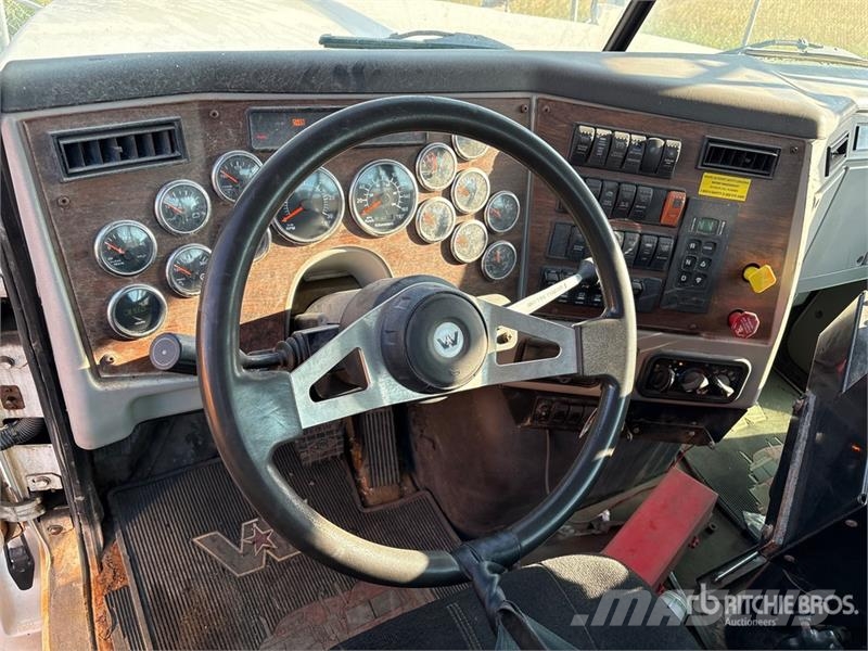 Western Star 4700SF 6x4 Spreader Truck (Inoperable) مركبات الأغراض العامة