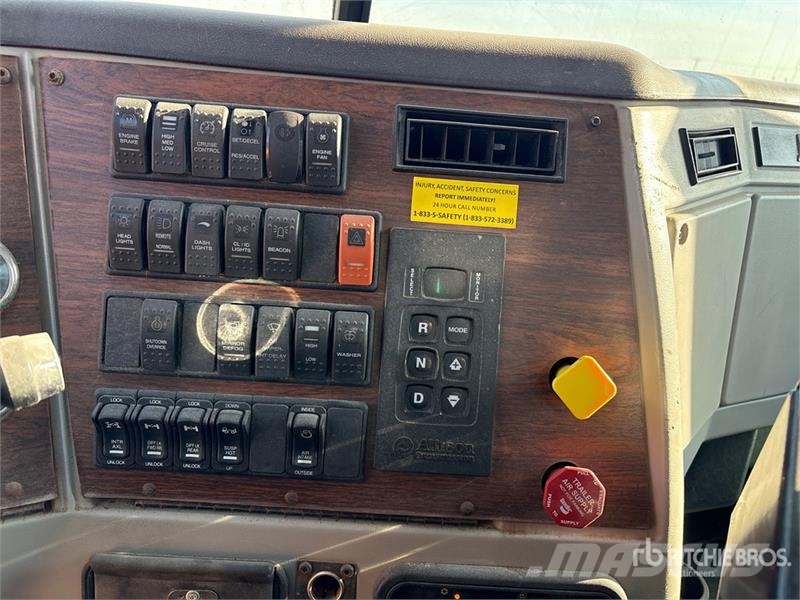 Western Star 4700SF 6x4 Spreader Truck (Inoperable) مركبات الأغراض العامة