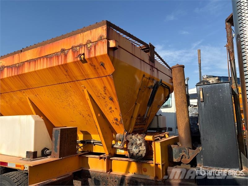 Western Star 4700SF 6x4 Spreader Truck (Inoperable) مركبات الأغراض العامة