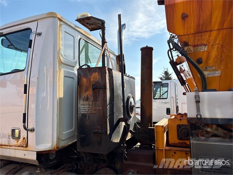 Western Star 4700SF 6x4 Spreader Truck (Inoperable) مركبات الأغراض العامة