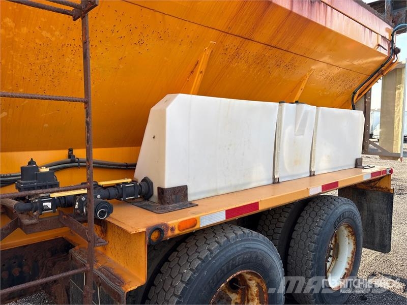 Western Star 4700SF 6x4 Spreader Truck (Inoperable) مركبات الأغراض العامة