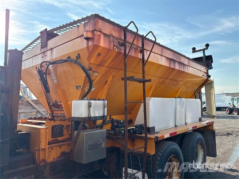 Western Star 4700SF 6x4 Spreader Truck (Inoperable) مركبات الأغراض العامة