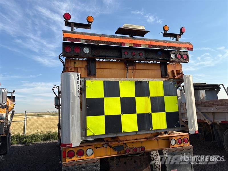 Western Star 4700SF 6x4 Spreader Truck (Inoperable) مركبات الأغراض العامة