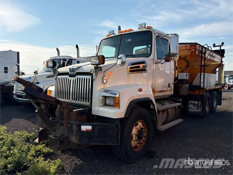Western Star 4700SF 6x4 Spreader Truck (Inoperable) مركبات الأغراض العامة