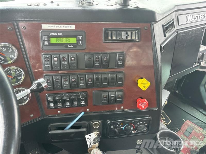 Western Star 4900 10x6 Tri/A Dump Truck ダンプ