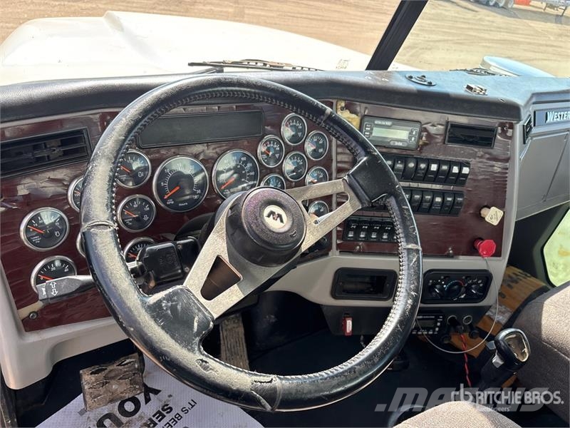 Western Star 4900 22240 L 8x6 Tanker Truck شاحنات ذات صهاريج