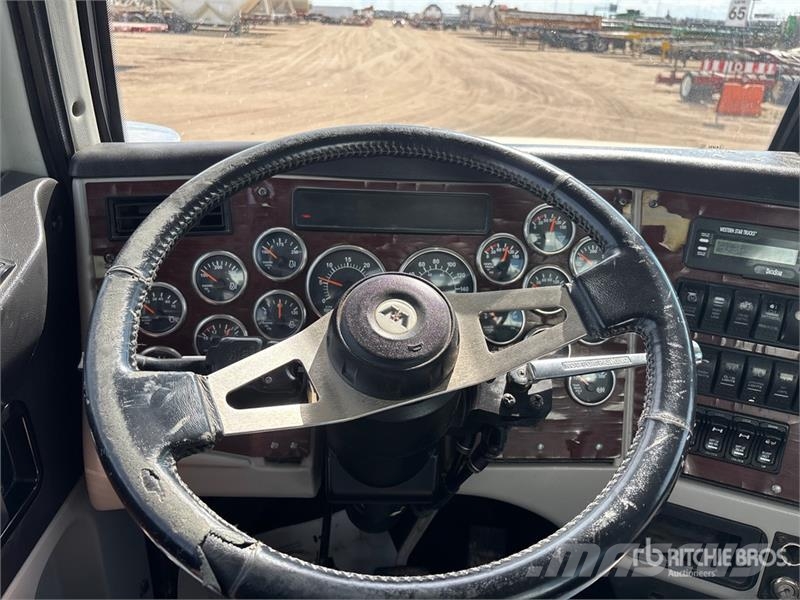Western Star 4900 22240 L 8x6 Tanker Truck شاحنات ذات صهاريج