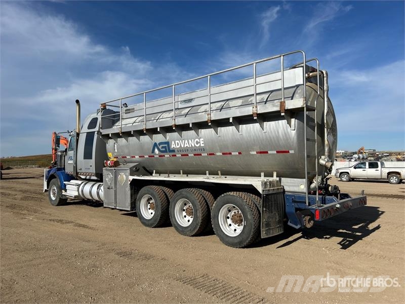 Western Star 4900 22670 L 8x6 Sleeper Tanker Truck Kamioni cisterne