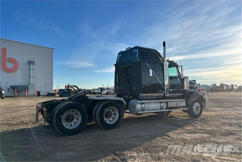 Western Star 4900 6x4 T/A Sleeper Truck Tractor Cabezas tractoras