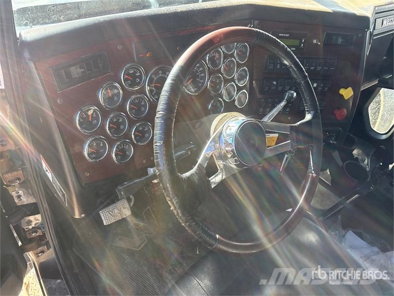 Western Star 4900 6x4 T/A Sleeper Truck Tractor Sattelzugmaschinen
