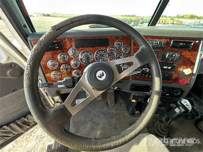 Western Star 4900 6x4 T/A Day Cab Truck Tractor Тягачі