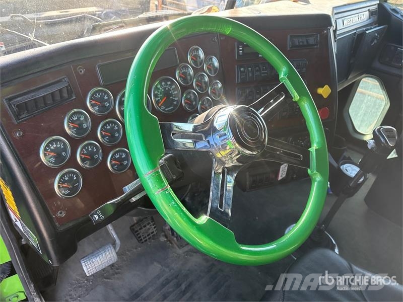 Western Star 4900 6x4 T/A Sleeper Truck Tractor Sadulveokid