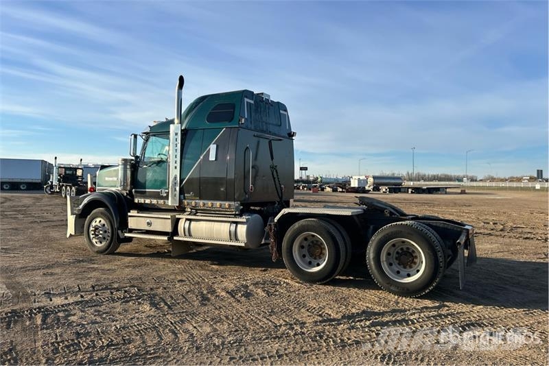 Western Star 4900 6x4 T/A Sleeper Truck Tractor Cabezas tractoras