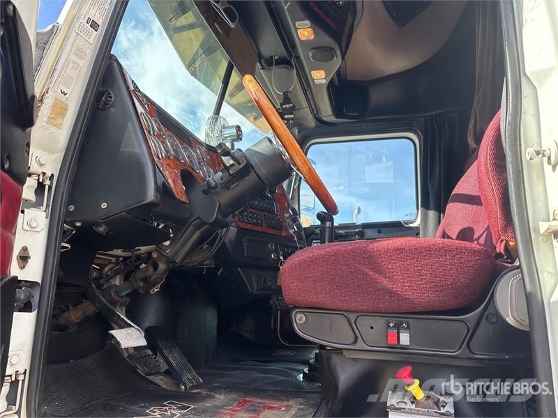 Western Star 4900 6x4 T/A Sleeper Truck Tractor Sattelzugmaschinen