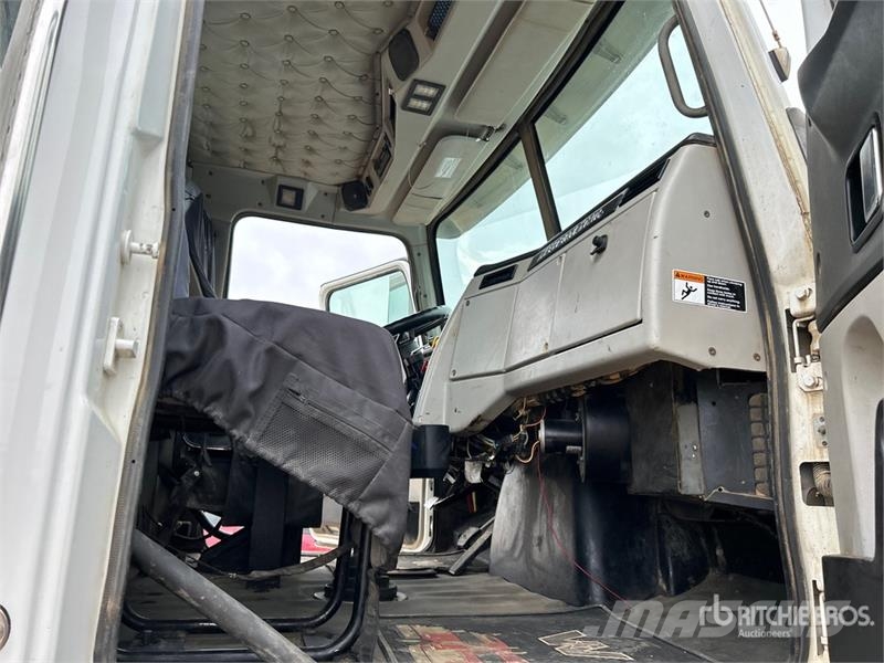 Western Star 4900 6x4 T/A Day Cab Truck Tractor وحدات الجر