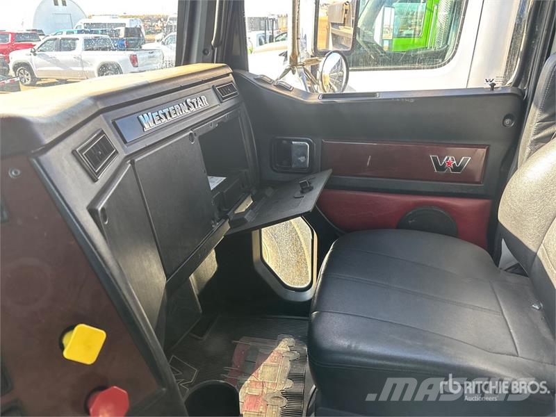 Western Star 4900 6x4 T/A Sleeper Truck Tractor Sattelzugmaschinen