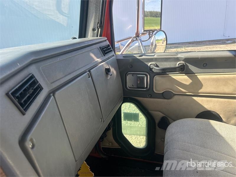Western Star 4900 6x4 T/A Day Cab Truck Tractor Tractor Units