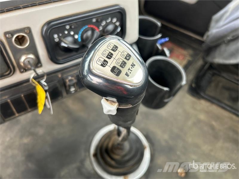 Western Star 4900 6x4 T/A Day Cab Truck Tractor وحدات الجر