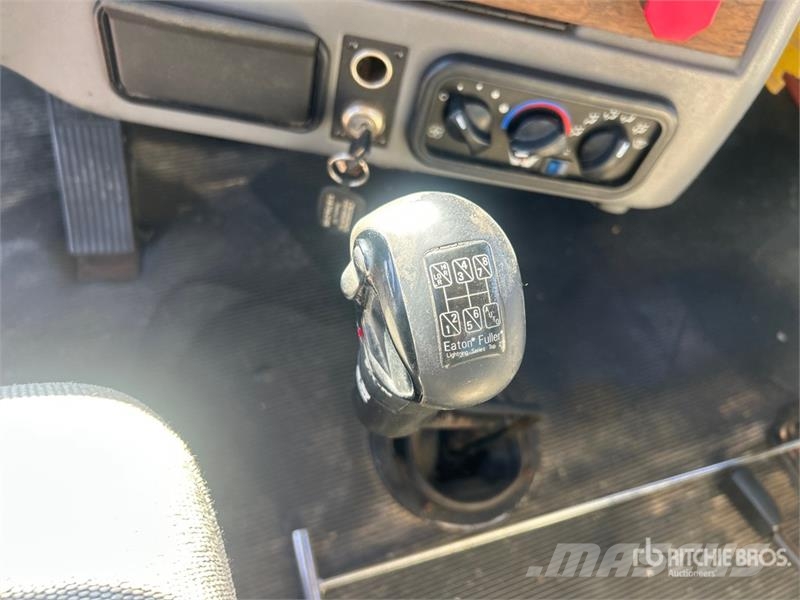 Western Star 4900 6x4 T/A Day Cab Truck Tractor Tractor Units
