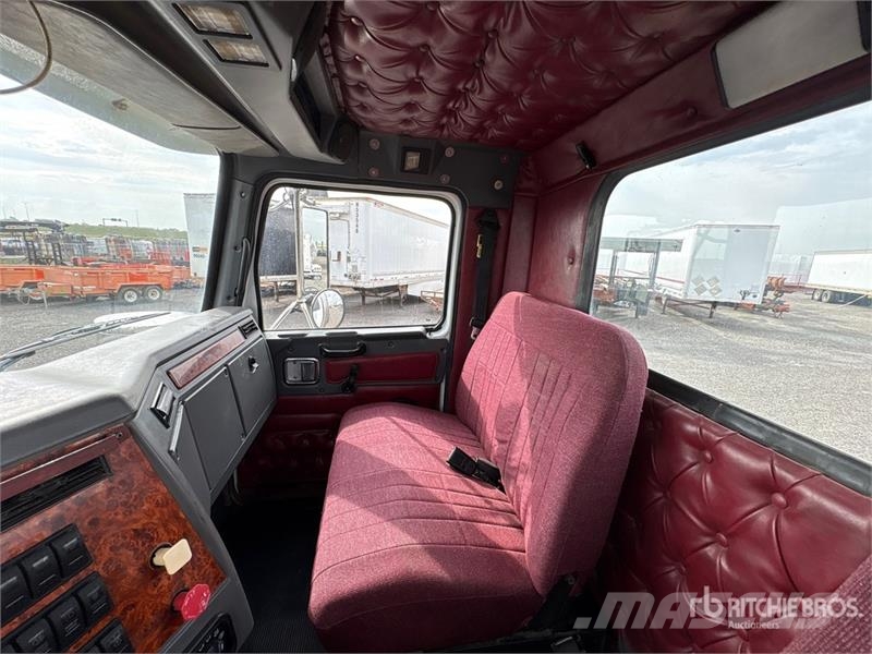 Western Star 4900 6x4 Cab and Chassis 캐빈 및 인테리어