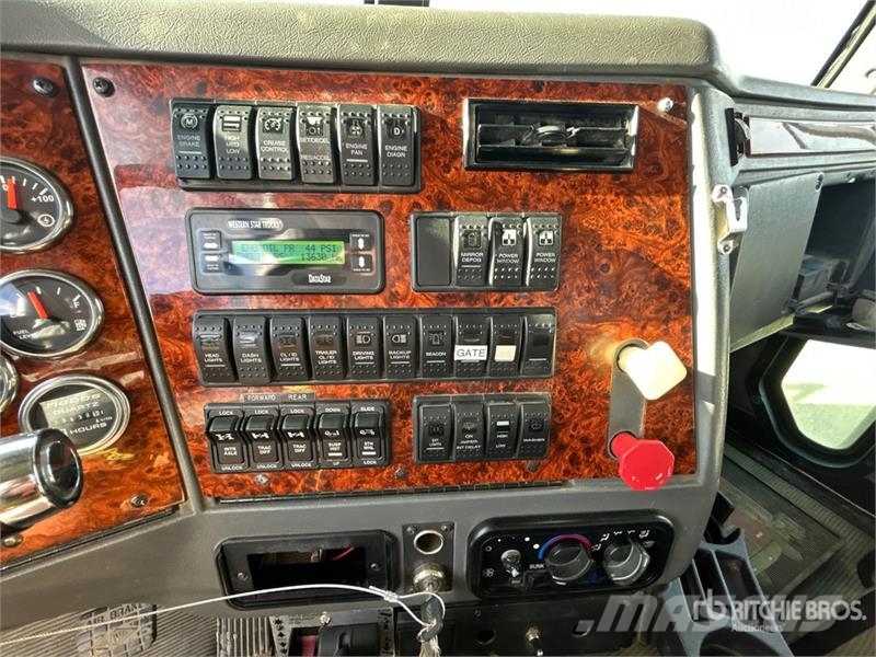 Western Star 4900 6x4 T/A Day Cab Truck Tractor Тягачі