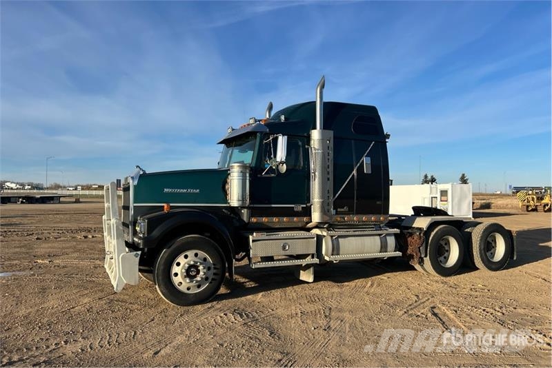 Western Star 4900 6x4 T/A Sleeper Truck Tractor Cabezas tractoras