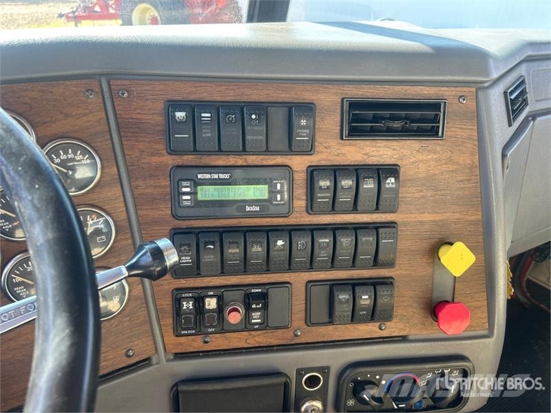 Western Star 4900 6x4 T/A Day Cab Truck Tractor Tractor Units