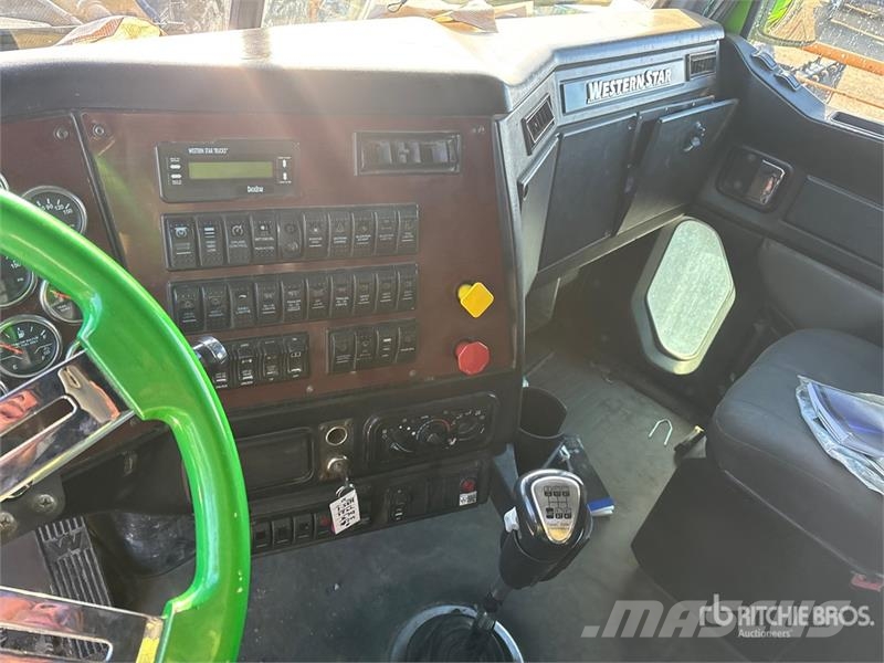 Western Star 4900 6x4 T/A Sleeper Truck Tractor Sadulveokid