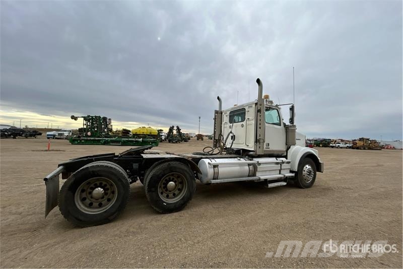 Western Star 4900 6x4 T/A Day Cab Truck Tractor وحدات الجر