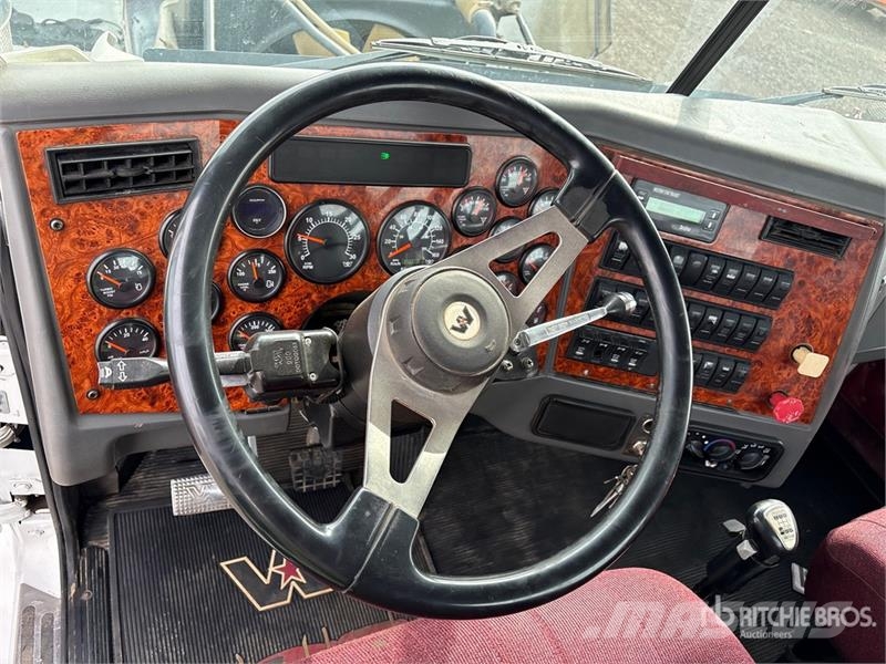 Western Star 4900 6x4 Cab and Chassis 캐빈 및 인테리어