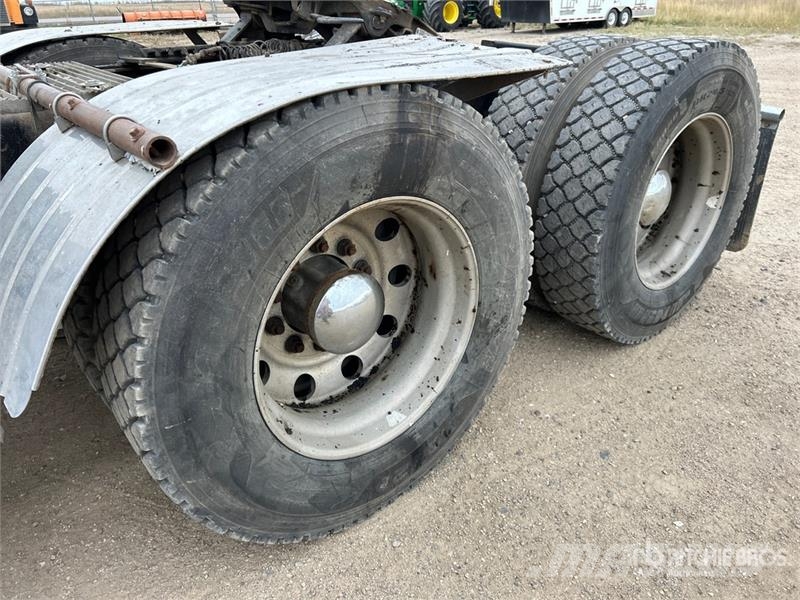 Western Star 4900 6x4 T/A Day Cab Truck Tractor وحدات الجر