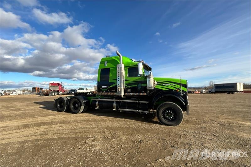Western Star 4900 6x4 T/A Sleeper Truck Tractor Sadulveokid