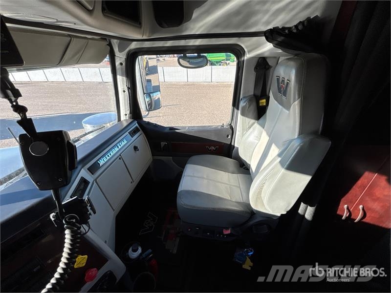 Western Star 4900 8x6 Sleeper Winch Truck Recovery vehicles