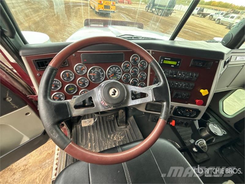Western Star 4900 8x6 Tri/A Sleeper Truck Tractor Tegljači