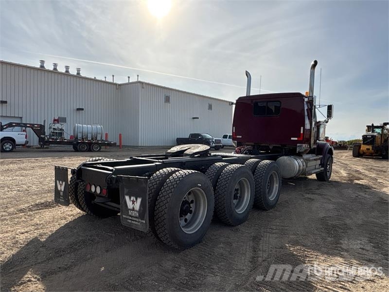 Western Star 4900 8x6 Tri/A Sleeper Truck Tractor Седельные тягачи