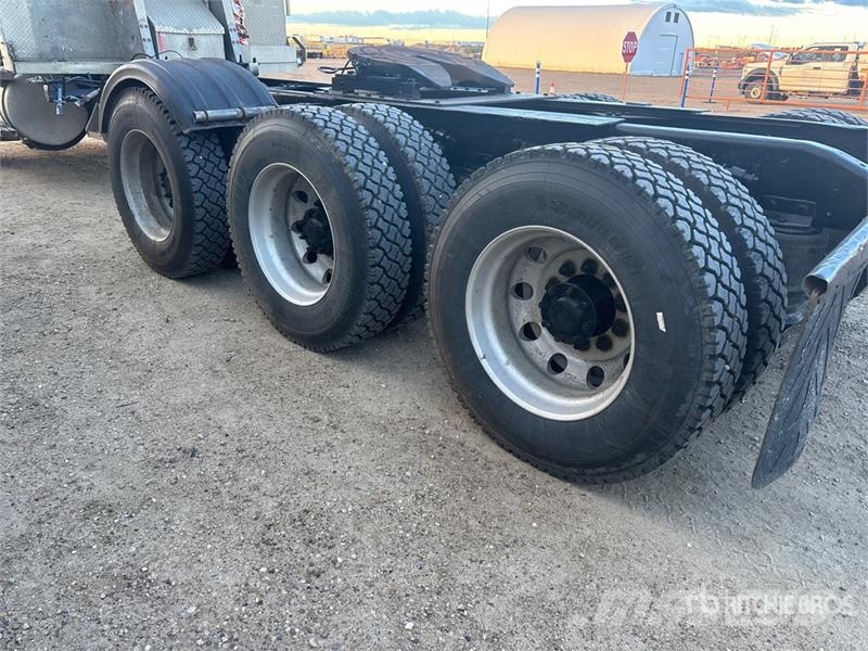 Western Star 4900 8x6 Tri/A Sleeper Truck Tractor Traktorske jedinice