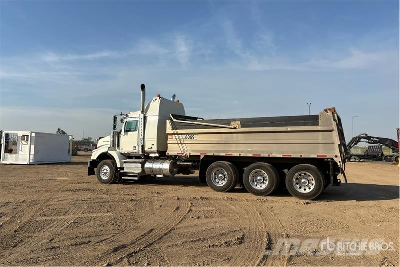 Western Star 4900 8x6 Sleeper Tri/A Dump Truck Kipper
