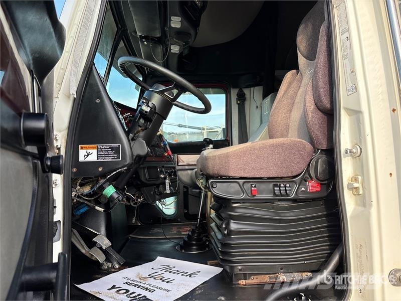 Western Star 4900 8x6 Sleeper Tri/A Dump Truck Kipper