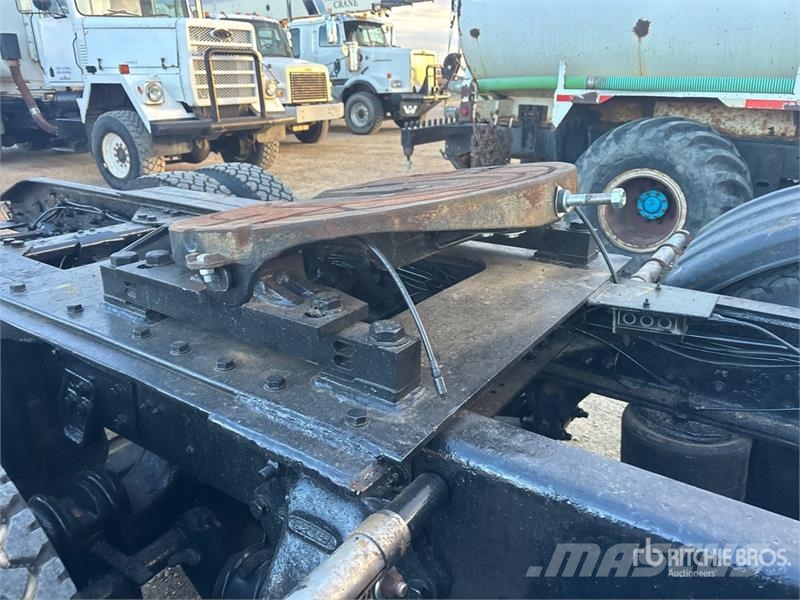 Western Star 4900 8x6 Tri/A Sleeper Truck Tractor Traktorske jedinice