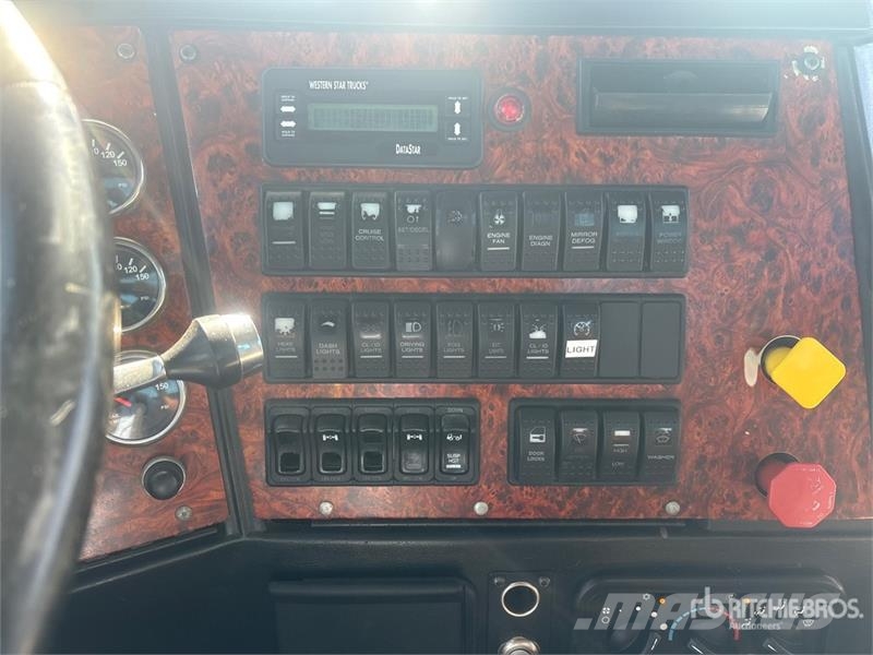 Western Star 4900 8x6 Tri/A Day Cab Truck Tractor Sattelzugmaschinen