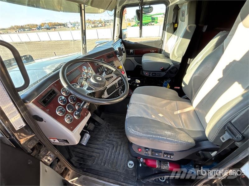 Western Star 4900 8x6 Sleeper Winch Truck Recovery vehicles