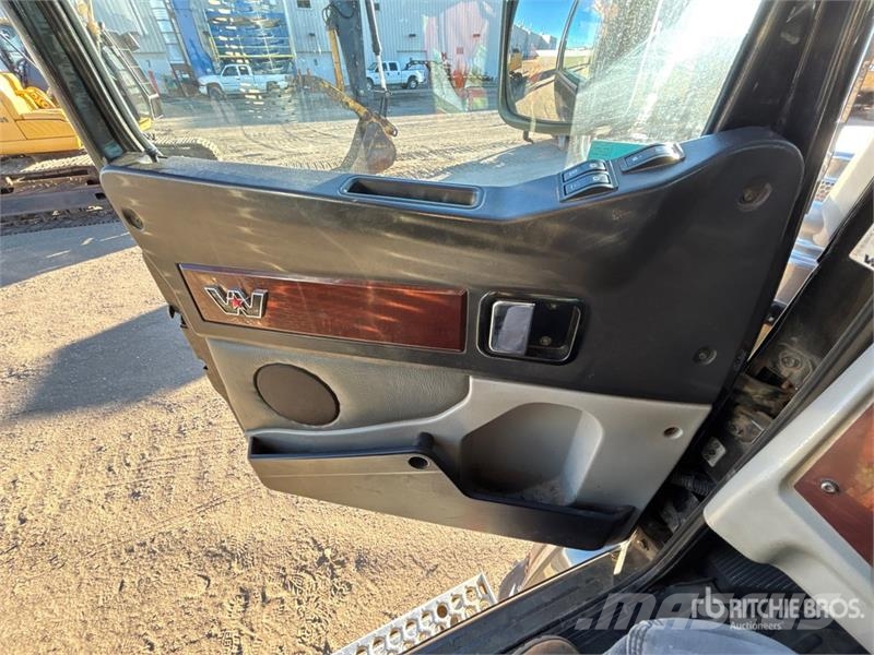 Western Star 4900 8x6 Sleeper Winch Truck Recovery vehicles