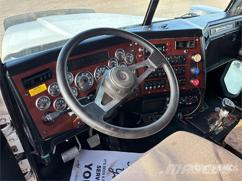 Western Star 4900 8x6 Sleeper Tri/A Dump Truck Kipper