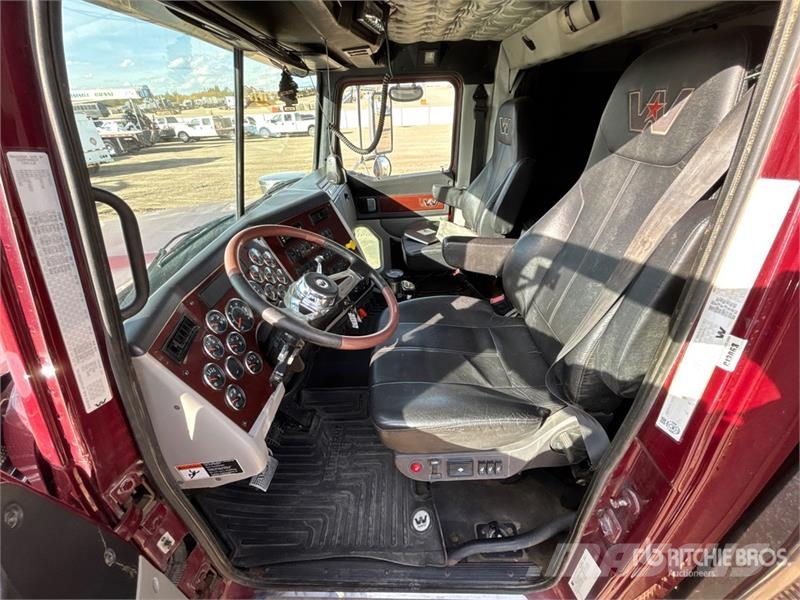 Western Star 4900 8x6 Tri/A Sleeper Truck Tractor Седельные тягачи