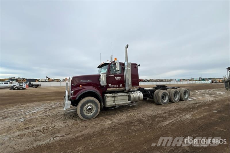 Western Star 4900 8x6 Tri/A Sleeper Truck Tractor Tegljači