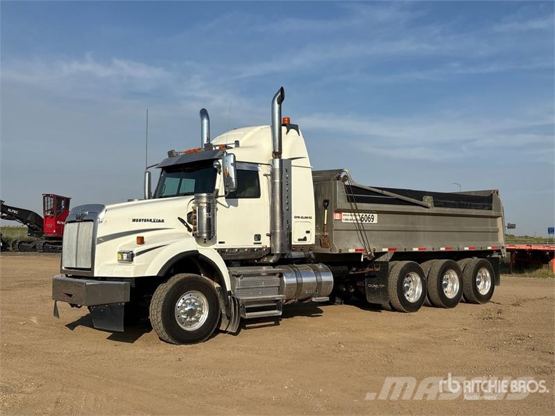 Western Star 4900 8x6 Sleeper Tri/A Dump Truck Kipper