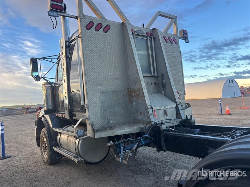 Western Star 4900 8x6 Tri/A Sleeper Truck Tractor Traktorske jedinice